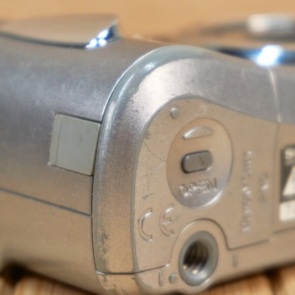 Sony Cyber-shot DSC-S60 4.1MP Digital Camera, 3X Optical Zoom, Made in Japan - Picture 9 of 14